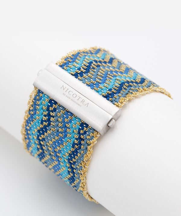 Bracciale ZIG ZAG in Argento 925 bagno oro Giallo 18Kt. Tessuto: Seta Toni di Azzurro