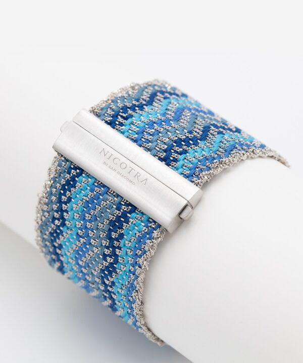 Bracciale ZIG ZAG in Argento 925 rodiato. Tessuto: Seta Toni di Azzurro